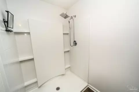 Bath - 4767 Integrity Ct, Milton, FL 32570 photo 2 of 5