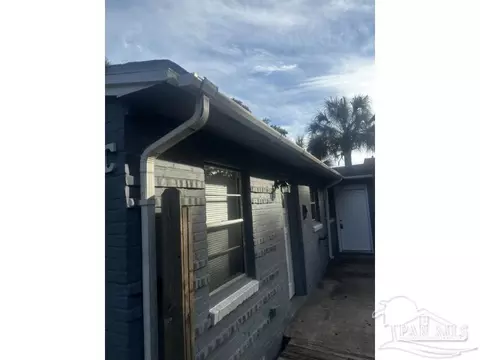2 Holmes Dr, Pensacola, FL 32507
