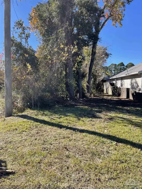 2501 Redoubt Ave, Pensacola, FL 32507