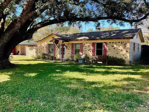 2018 Woodbury Dr, Cantonment, FL 32533