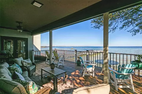 66 Baybridge Dr, Gulf Breeze, FL 32561