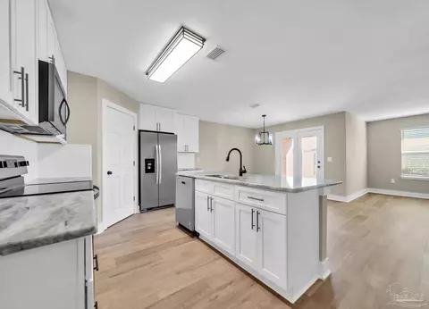 Kitchen - 4725 Integrity Ct, Milton, FL 32570 photo 2 of 4