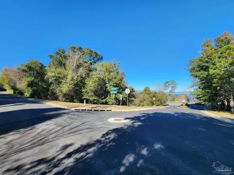 3018 Pelican Ln, Pensacola, FL 32514