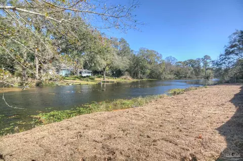 6595 Lakeshore Dr #6, Milton, FL 32570