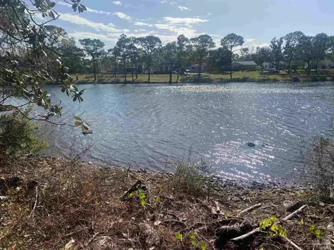 102 Holmes Dr, Pensacola, FL 32507