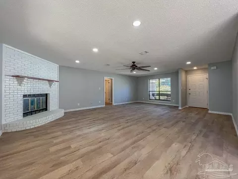 4285 Dana St, Pace, FL 32571 photo 2