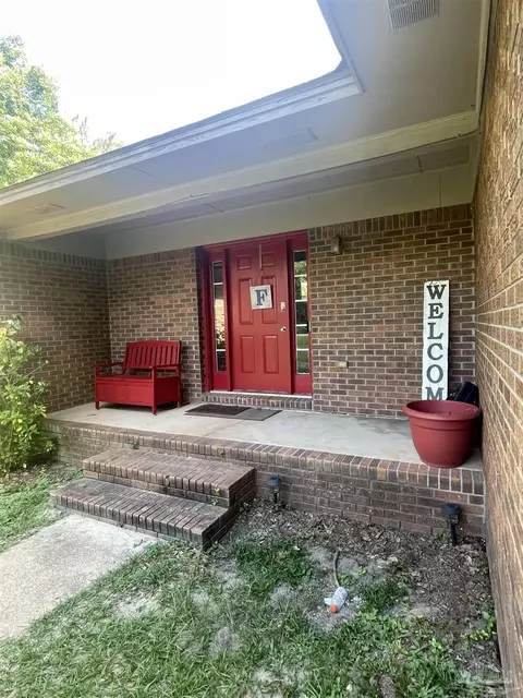 9401 Darlene Cir, Pensacola, FL 32526