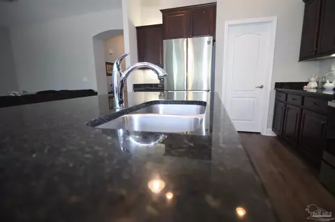 4909 Red Oak Dr, Milton, FL 32583 photo 8