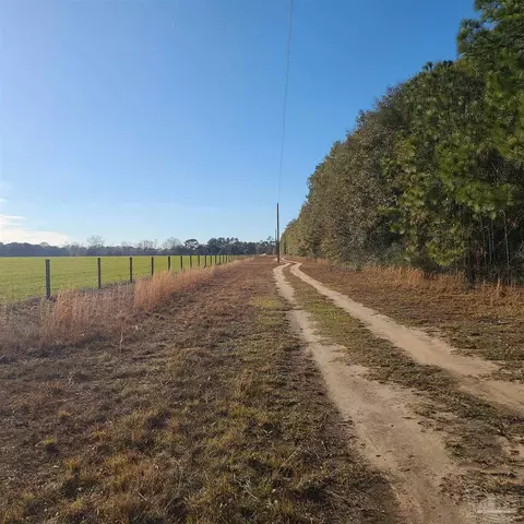 5432 Woodpecker Ln, Milton, FL 32570
