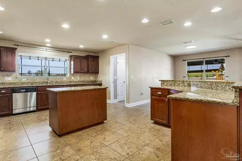 4818 Perspective Dr, Milton, FL 32570 photo 10