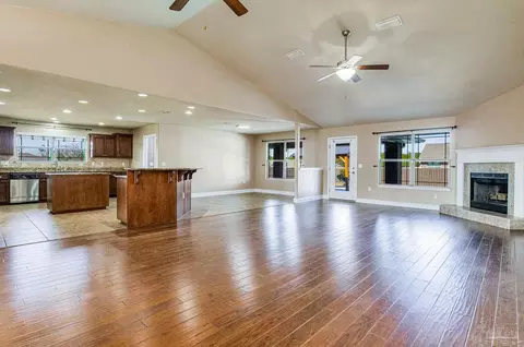 4818 Perspective Dr, Milton, FL 32570 photo 3