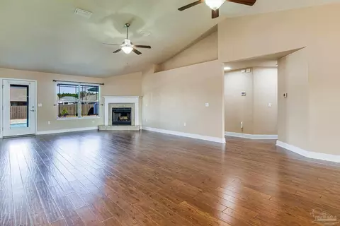 4818 Perspective Dr, Milton, FL 32570 photo 2