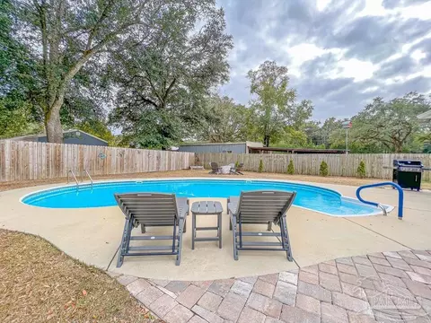 3022 N 17th Ave, Milton, FL 32583