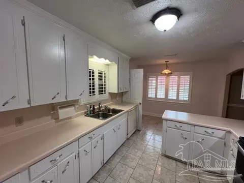 131 Upton Rd, Century, FL 32535 photo 2