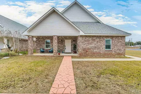 43 Newport St, Cantonment, FL 32533