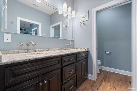 Bath - 5146 Willard Norris Rd, Milton, FL 32570 photo 2 of 3