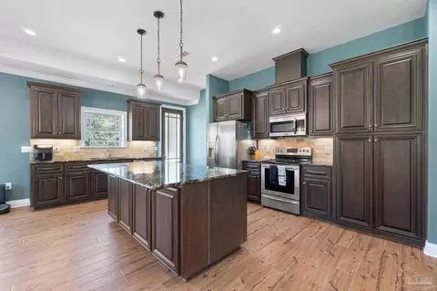 Kitchen - 5146 Willard Norris Rd, Milton, FL 32570 photo 2 of 4