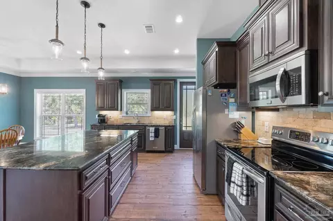 Kitchen - 5146 Willard Norris Rd, Milton, FL 32570 photo 4 of 4