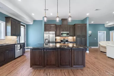 Kitchen - 5146 Willard Norris Rd, Milton, FL 32570 photo 3 of 4
