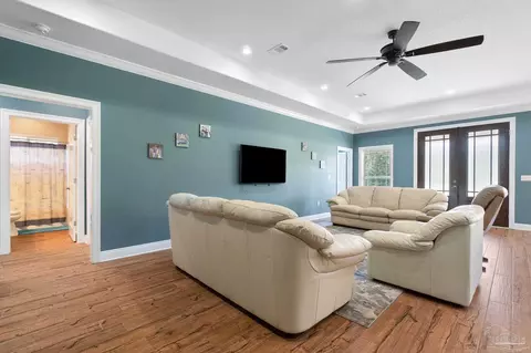 Living - 5146 Willard Norris Rd, Milton, FL 32570 photo 3 of 5