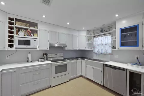 Kitchen - 4739 Easter St, Pace, FL 32571 photo 1 of 2