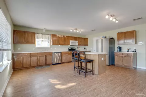 Kitchen - 308 Sidewinder Loop, Crestview, FL 32536 photo 3 of 4
