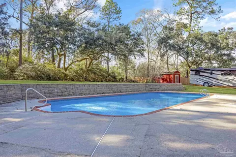 1073 Pinedale Ln, Cantonment, FL 32533