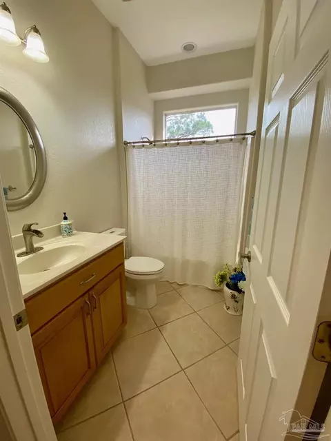 Bath - 3128 Strathauer Rd, Milton, FL 32583 photo 3 of 3