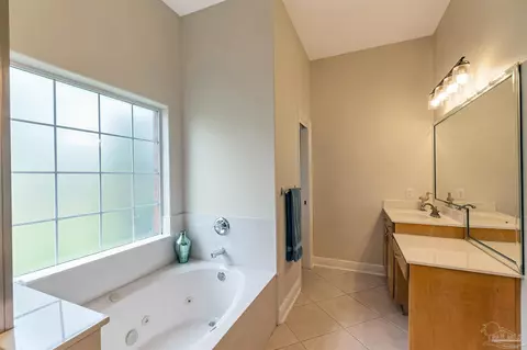 Bath - 3128 Strathauer Rd, Milton, FL 32583 photo 2 of 3
