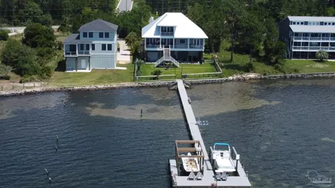 5529 Soundside Dr, Gulf Breeze, FL 32563