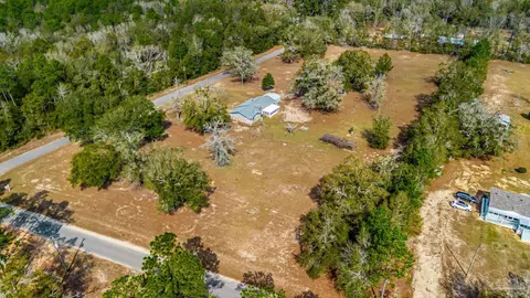 5674 Tayne Ln, Milton, FL 32583