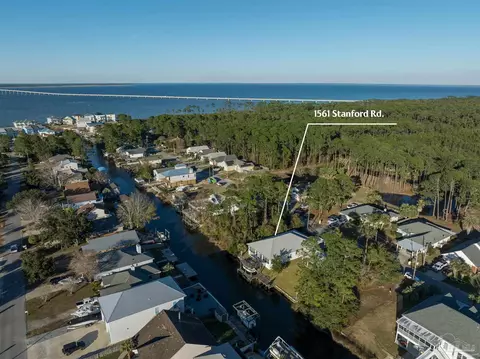 1561 Stanford Rd, Gulf Breeze, FL 32563
