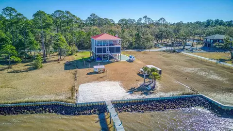 797 Dolphin Rd, Milton, FL 32583