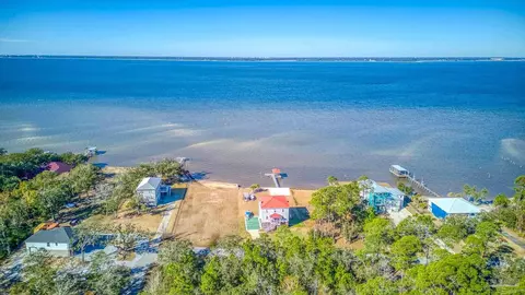 797 Dolphin Rd, Milton, FL 32583 photo 9