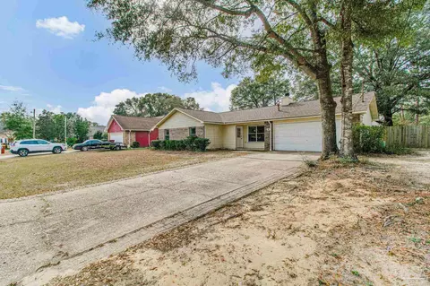 Exterior - 50 Abbey Rd, Crestview, FL 32539 photo 3 of 14