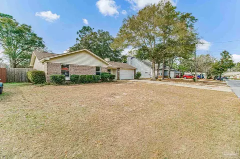 Exterior - 50 Abbey Rd, Crestview, FL 32539 photo 5 of 14