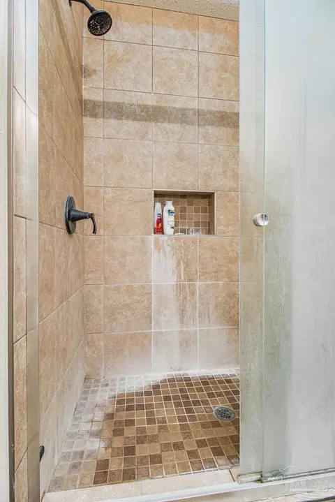 Bath - 50 Abbey Rd, Crestview, FL 32539 photo 2 of 3