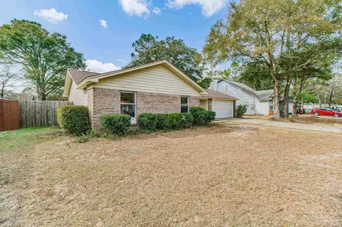 Exterior - 50 Abbey Rd, Crestview, FL 32539 photo 4 of 14