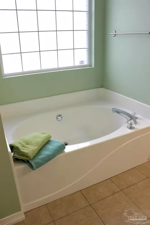 Bath - 6295 Billoree Rd, Pace, FL 32571 photo 4 of 6