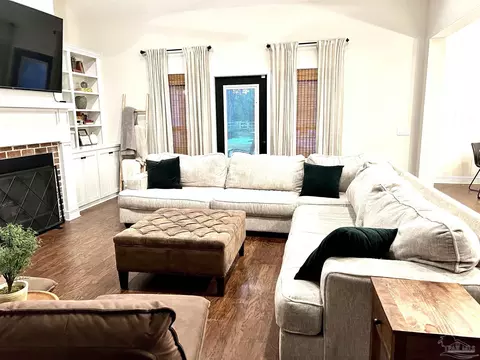 Living - 3133 Stefani Rd, Cantonment, FL 32533 photo 3 of 4