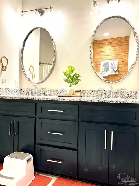 Bath - 3133 Stefani Rd, Cantonment, FL 32533 photo 10 of 11