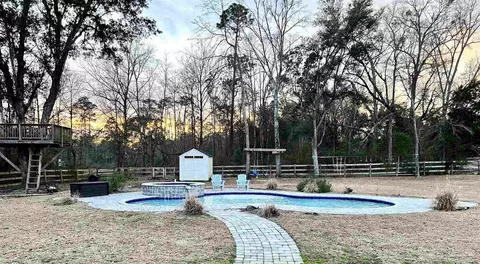 Exterior - 3133 Stefani Rd, Cantonment, FL 32533 photo 2 of 5