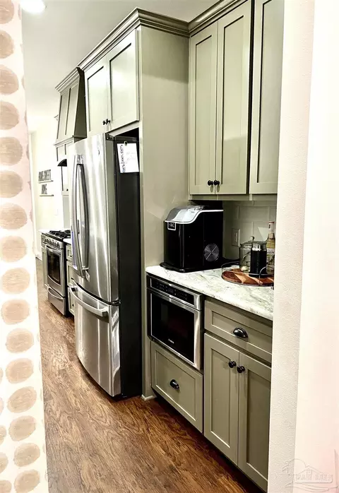 Kitchen - 3133 Stefani Rd, Cantonment, FL 32533 photo 5 of 7