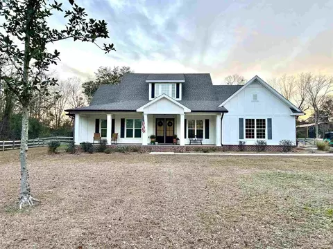 Exterior - 3133 Stefani Rd, Cantonment, FL 32533 photo 1 of 5