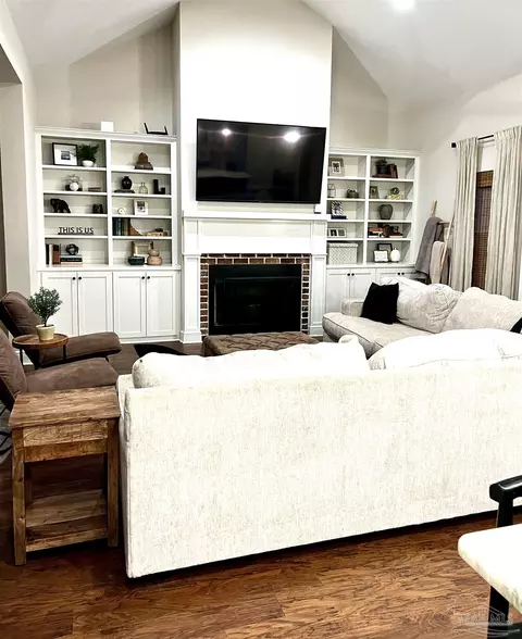 Living - 3133 Stefani Rd, Cantonment, FL 32533 photo 2 of 4