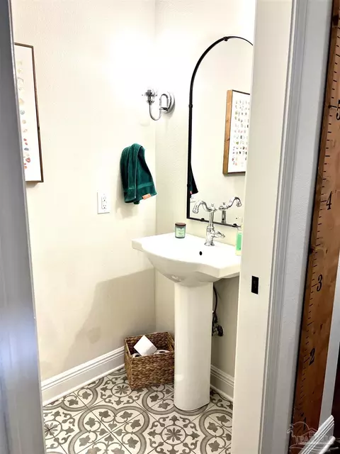 Bath - 3133 Stefani Rd, Cantonment, FL 32533 photo 7 of 11