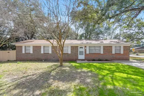 7095 Peninsula Dr, Pensacola, FL 32526