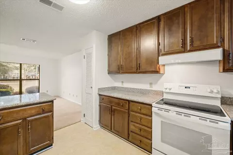 Kitchen - 4962 Skipper Ln, Pace, FL 32571 photo 4 of 6