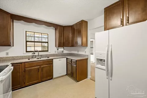 Kitchen - 4962 Skipper Ln, Pace, FL 32571 photo 6 of 6