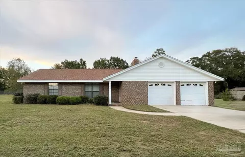4962 Skipper Ln, Pace, FL 32571